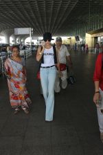 Urvashi Rautela snapped at airport on 17th March 2016